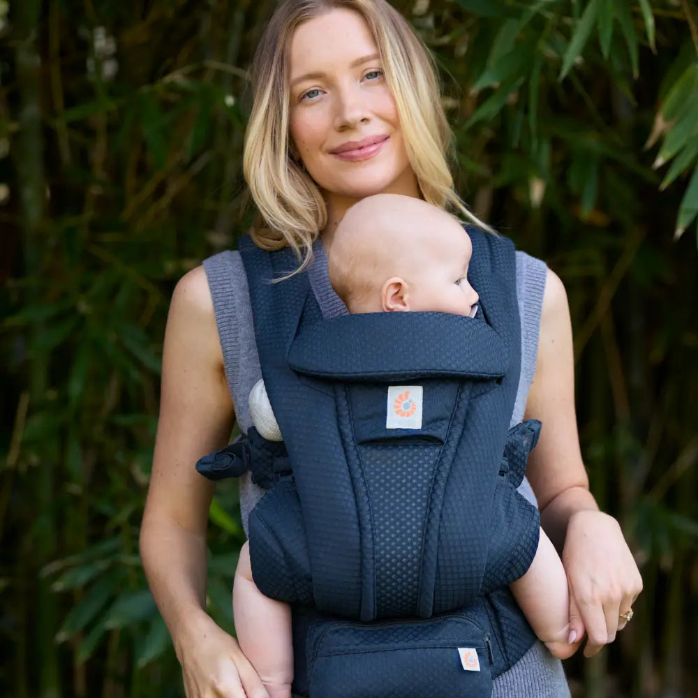 Ergobaby Omni Deluxe Baby Carrier, Lightweight Breathable Soft Mesh, Enhanced Lumbar Support, Adjustable Waistbelt & Cross Straps, Privacy Hood, 4 Carry Positions, 6 Storage Pockets, 3-20Kgs, 0-4 years, Midnight  Blue