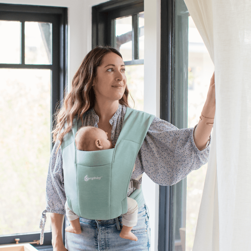 Ergobaby Embrace Newborn Baby Carrier, Soft, Cosy & Lightweight Newborn Ready Carrier, Ergonomic “M” Position, Padded Head & Neck Support, Adjustable Waistbelt & Cross Straps, 2 Carry Positions, Easy to Use, 3-11 Kgs, 0-12 Months, Jade