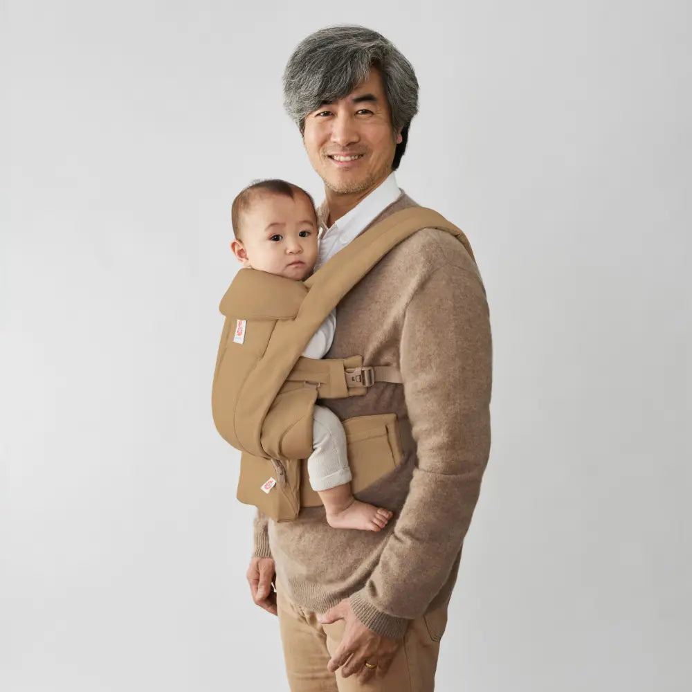 Ergobaby Omni Deluxe Baby Carrier, Lightweight Breathable Soft Mesh, Enhanced Lumbar Support, Adjustable Waistbelt & Cross Straps, Privacy Hood, 4 Carry Positions, 6 Storage Pockets, 3-20Kgs, 0-4 years, Camel