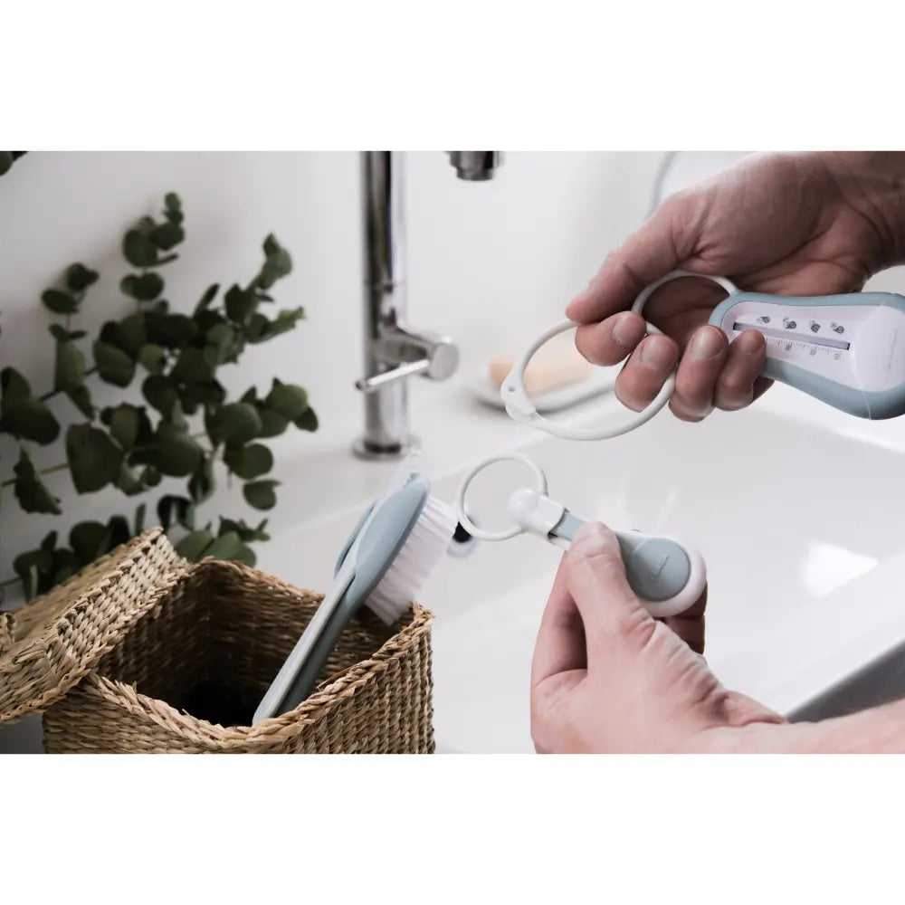 Beaba Baby Nail Clippers for Newborns & Toddlers, Safe Baby Nail Cutter with Rounded Tips, Hygienic Protective Cap, Ergonomic Easy-Grip Handle, Baby Nail Care & Grooming Accessory, 0m+