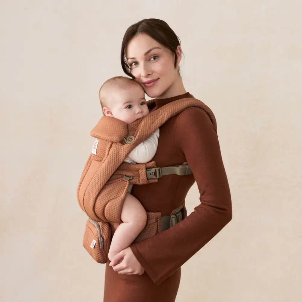 Ergobaby Omni Deluxe Baby Carrier, Lightweight Breathable Soft Mesh, Enhanced Lumbar Support, Adjustable Waistbelt & Cross Straps, Privacy Hood, 4 Carry Positions, 6 Storage Pockets, 3-20Kgs, 0- 4 years ,Canyon Clay
