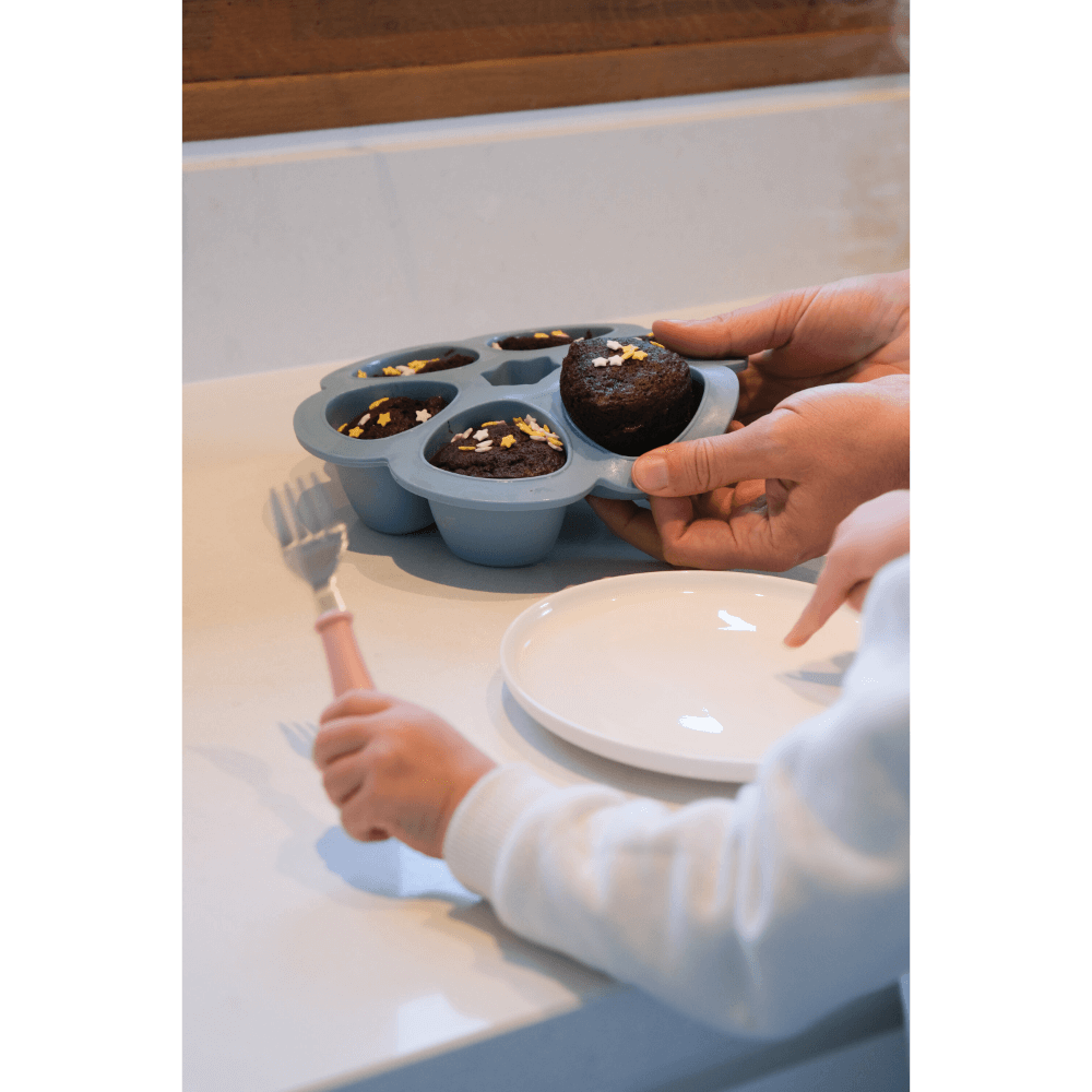 Beaba Silicone Multiportion Tray with Airtight Lid for Baby Food Storage - Ideal Container for Storing Snacks & Baby Meals, Easy Grip, Freezer & Microwave Safe, 6 Servings of 90ml Each