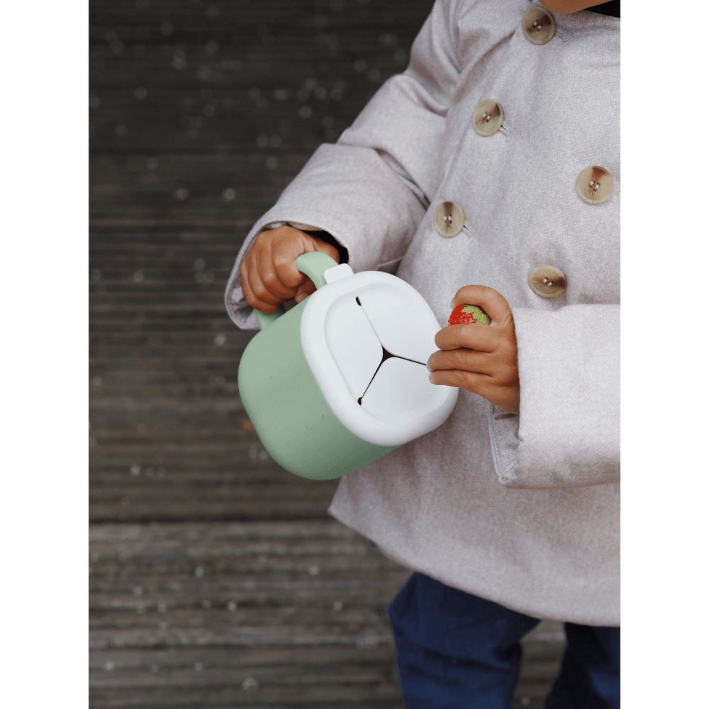 Beaba Pick 'N' Snack Container - Ideal for Storing Baby Food and Snacks, Star Shaped and Removable Lid, Wide Handle for Easy Grip, Travel Friendly
