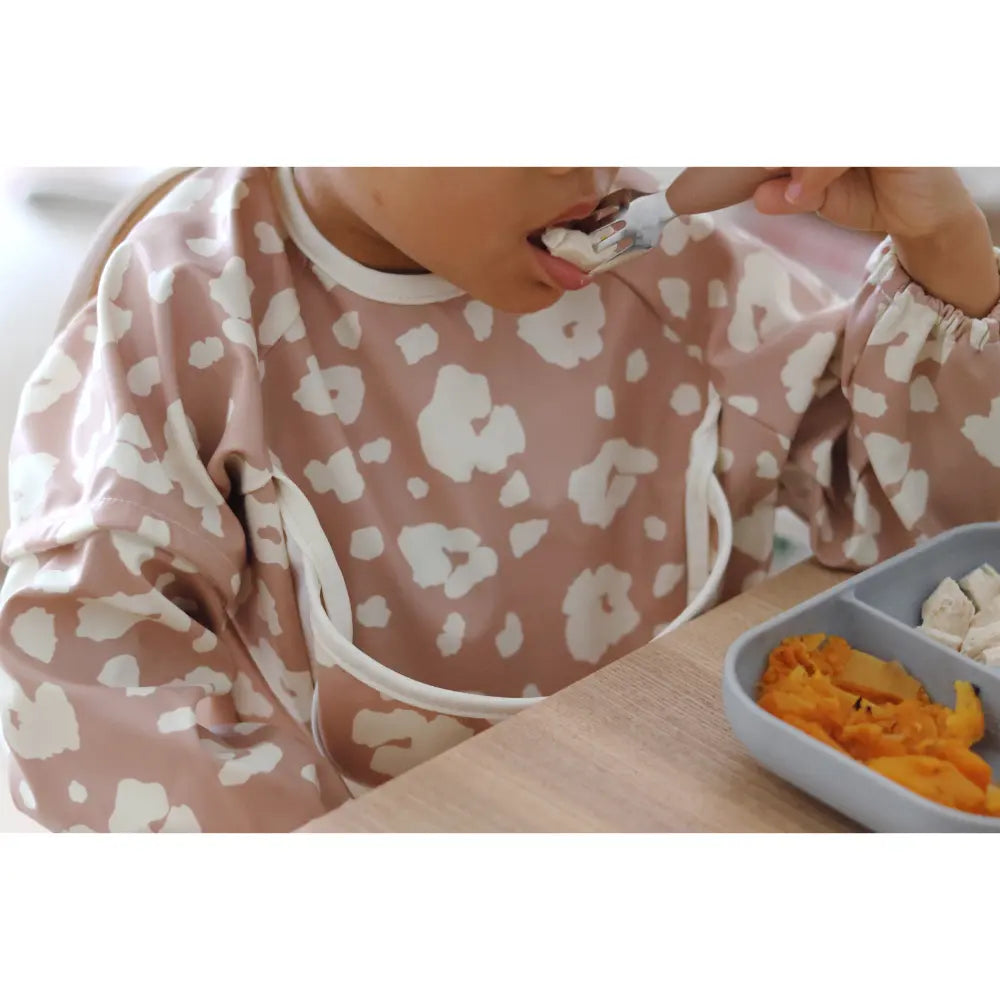 Beaba 2-in-1 Waterproof Bib with Detachable Sleeves, Foldable Food Catcher Pocket, Adjustable Snap Fit & Elastic Cuffs, Soft & Easy-Clean Bib for Feeding & Activities, 4M+