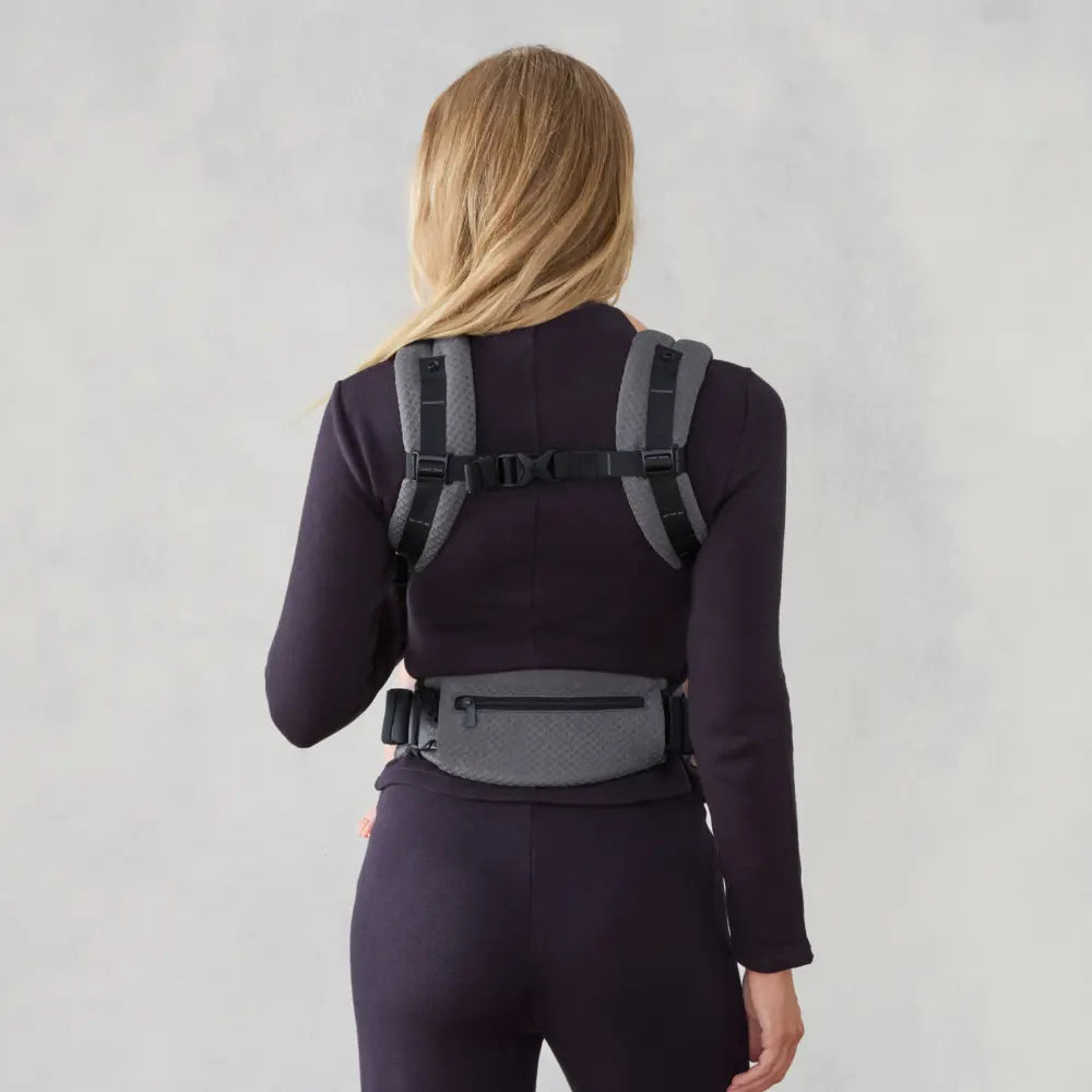 Ergobaby Omni Deluxe Baby Carrier, Lightweight Breathable Soft Mesh, Enhanced Lumbar Support, Adjustable Waistbelt & Cross Straps, Privacy Hood, 4 Carry Positions, 6 Storage Pockets, 3-20Kgs, 0-4 years, Graphite Grey
