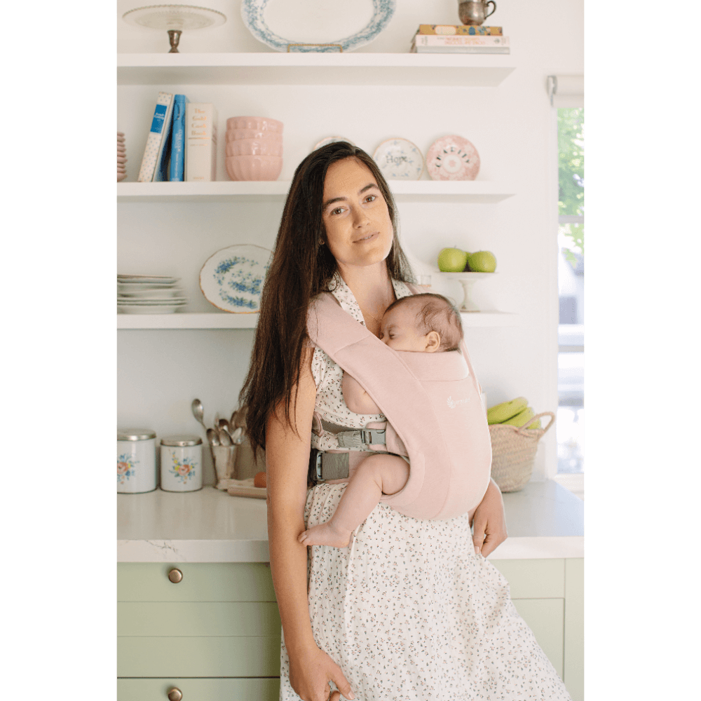 Ergobaby Embrace Newborn Baby Carrier, Soft, Cosy & Lightweight Newborn Ready Carrier, Ergonomic “M” Position, Padded Head & Neck Support, Adjustable Waistbelt & Cross Straps, 2 Carry Positions, Easy to Use, 3-11 Kgs, 0-12 Months