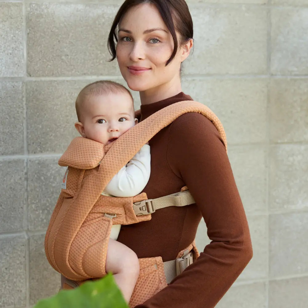 Ergobaby Omni Deluxe Baby Carrier, Lightweight Breathable Soft Mesh, Enhanced Lumbar Support, Adjustable Waistbelt & Cross Straps, Privacy Hood, 4 Carry Positions, 6 Storage Pockets, 3-20Kgs, 0- 4 years ,Canyon Clay