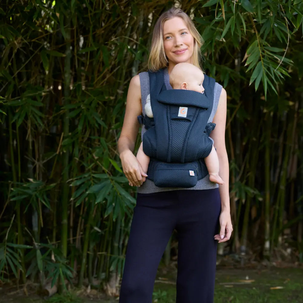 Ergobaby Omni Deluxe Baby Carrier, Lightweight Breathable Soft Mesh, Enhanced Lumbar Support, Adjustable Waistbelt & Cross Straps, Privacy Hood, 4 Carry Positions, 6 Storage Pockets, 3-20Kgs, 0 - 4 Years