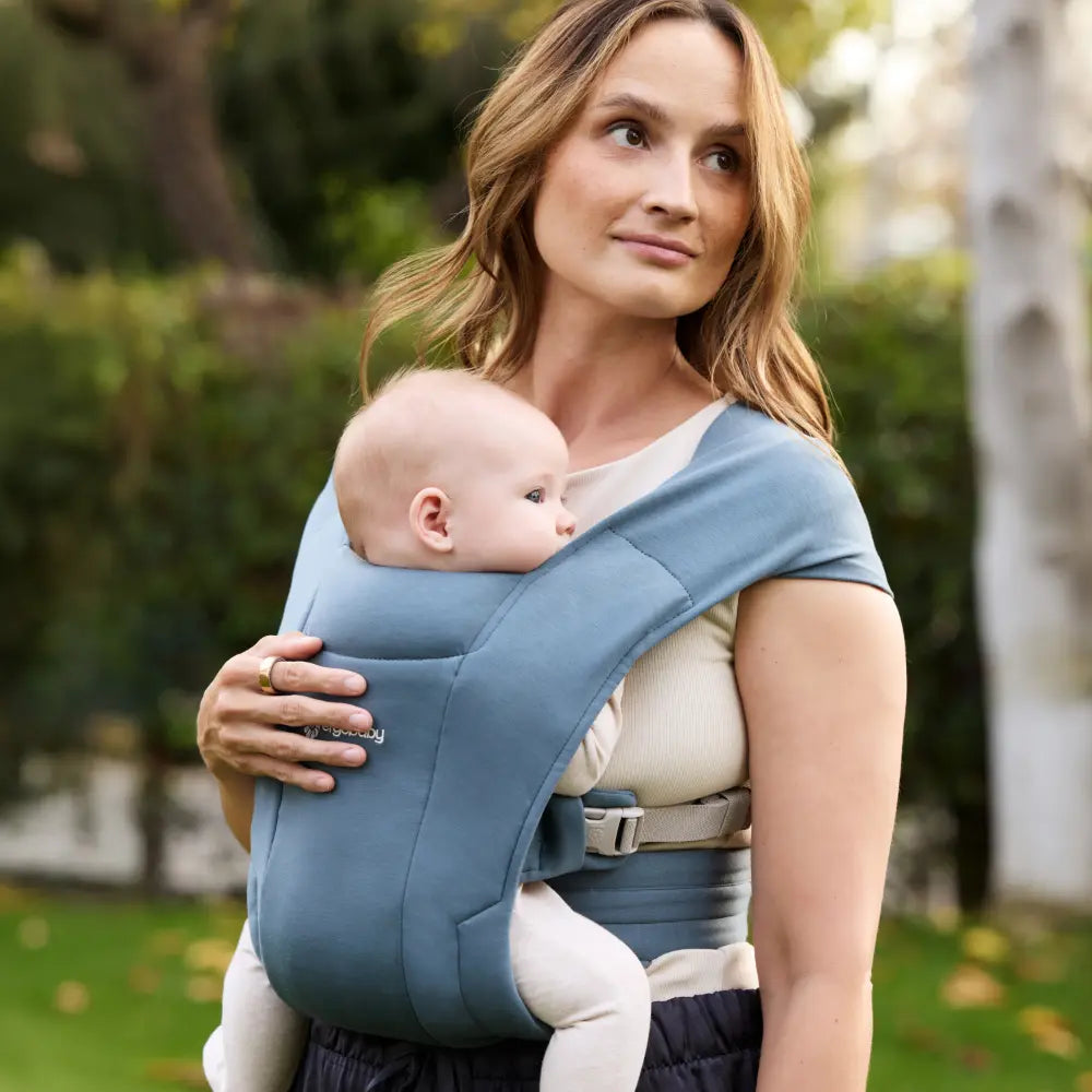 Ergobaby Embrace Newborn Baby Carrier, Soft, Cosy & Lightweight Newborn Ready Carrier, Ergonomic “M” Position, Padded Head & Neck Support, Adjustable Waistbelt & Cross Straps, 2 Carry Positions, Easy to Use, 3-11 Kgs, 0-12 Months, Oxford Blue
