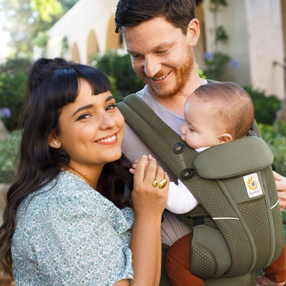 Ergobaby Omni Breeze Baby Carrier - Lightweight Newborn to Toddler Carrier with Breathable Soft Mesh, Enhanced Lumbar Support,  Adjustable Waistbelt & Cross Straps, Privacy Hood, 4 Carry Positions, 3-20Kgs, Birth - 4 Years